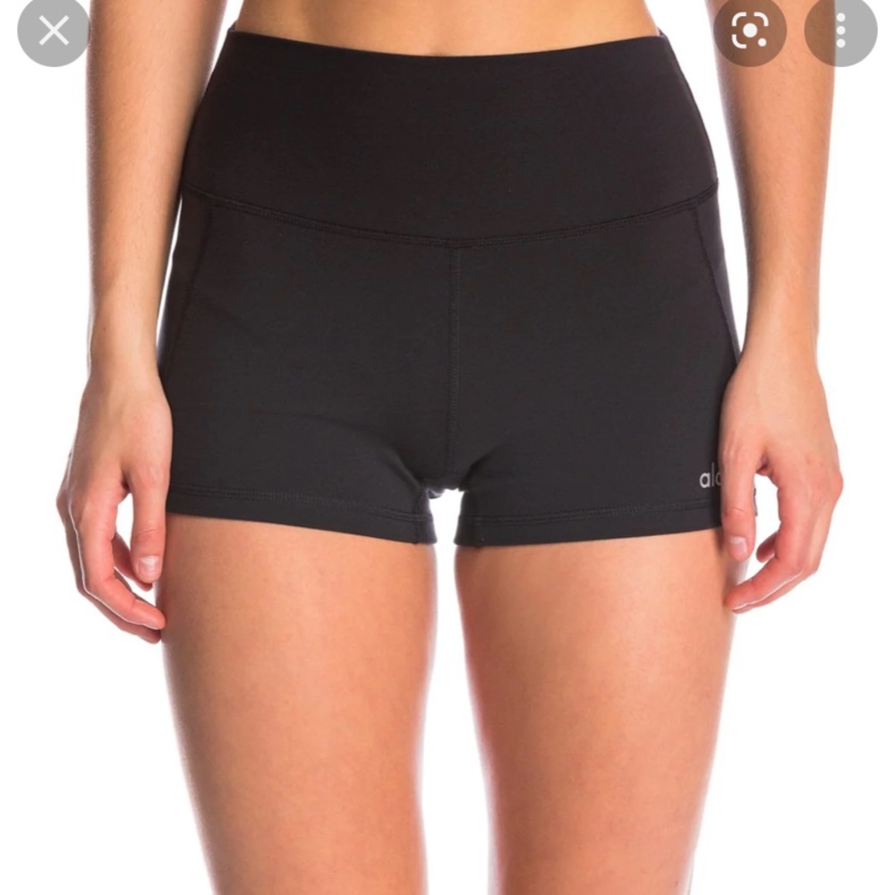 Alo yoga elevate shorts 2.5 inch inseam rare.